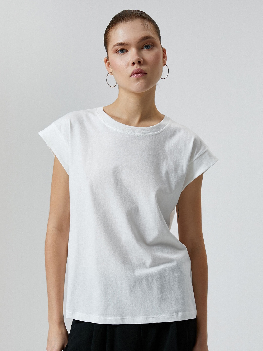 

Koton Round Neck Extended Sleeves Cotton T-shirt, White