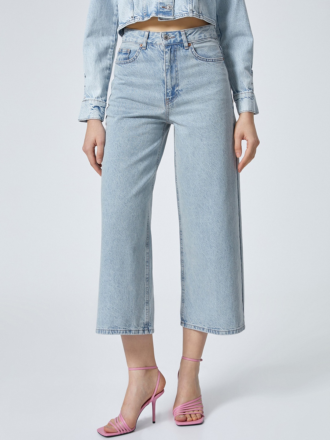 

Koton Women Wide Leg Mid-Rise Light Fade Pure Cotton Cropped Jeans, Blue