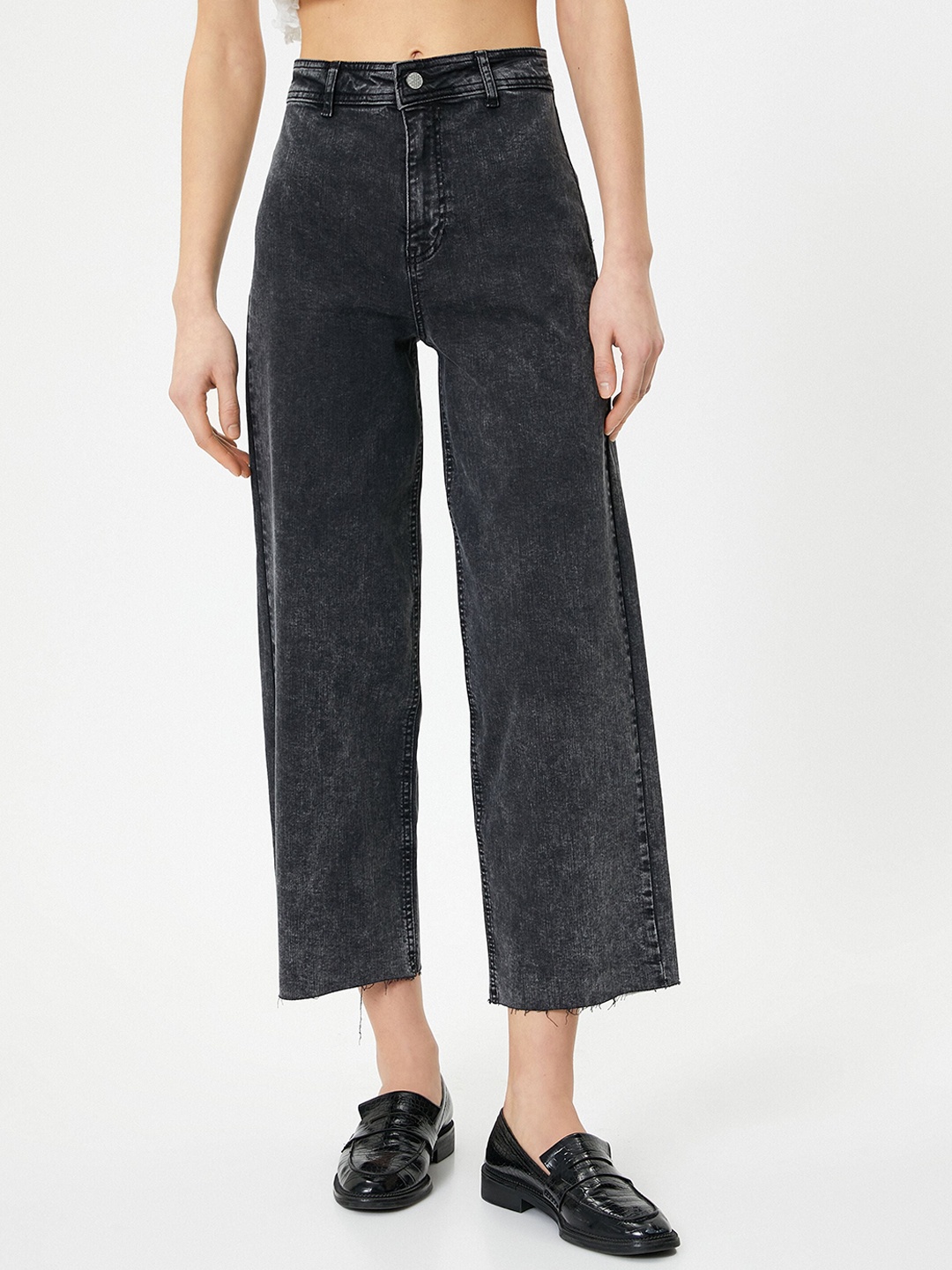 

Koton Women Straight Fit High-Rise Dark Shade Clean Look Stretchable Cropped Jeans, Black