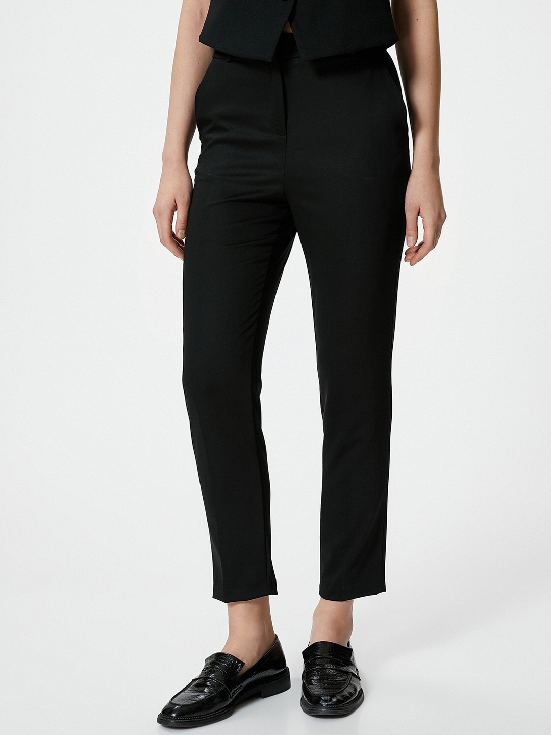 

Koton Women High Rise Cropped Trousers, Black