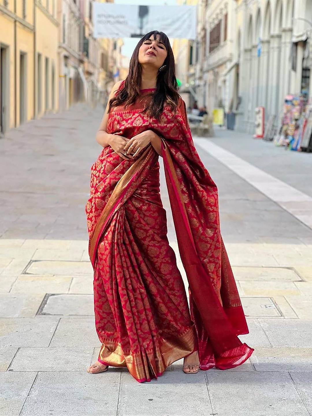 

Aldwych Ethnic Motifs Woven Design Zari Banarasi Saree, Red