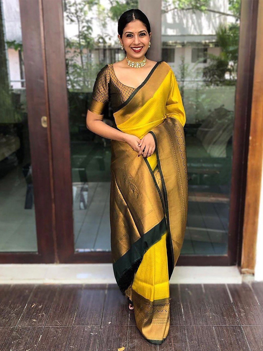 

Aldwych Ethnic Motifs Woven Design Zari Banarasi Saree, Yellow