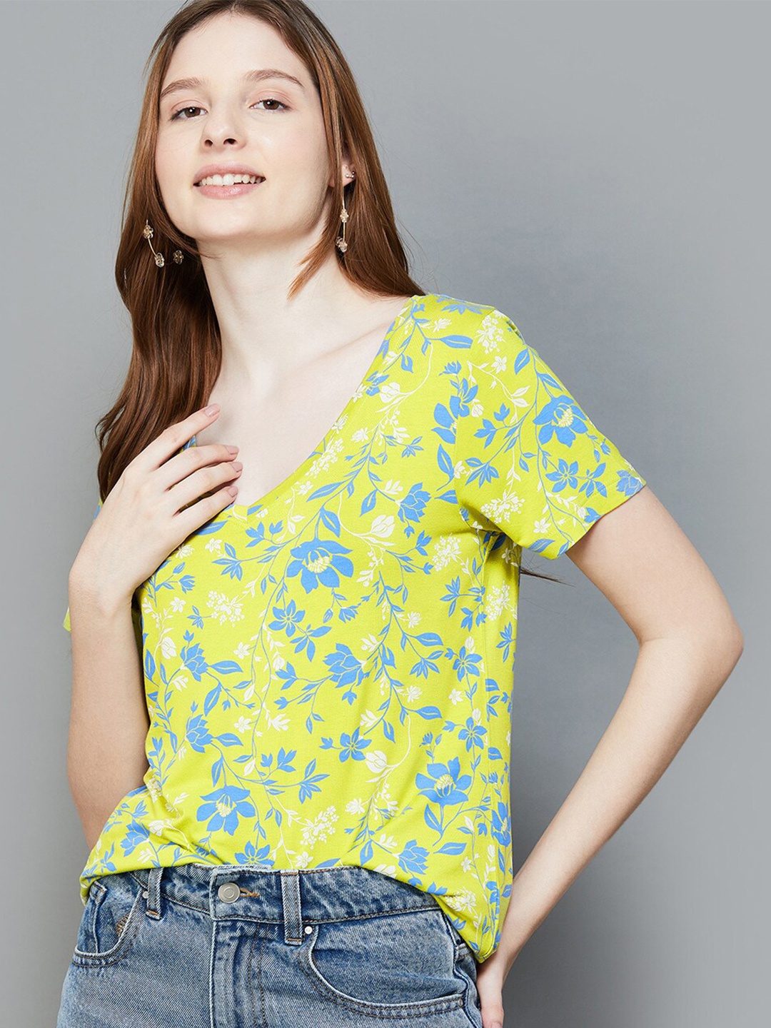 

Colour Me by Melange Floral Printed V-Neck T-shirt, Green