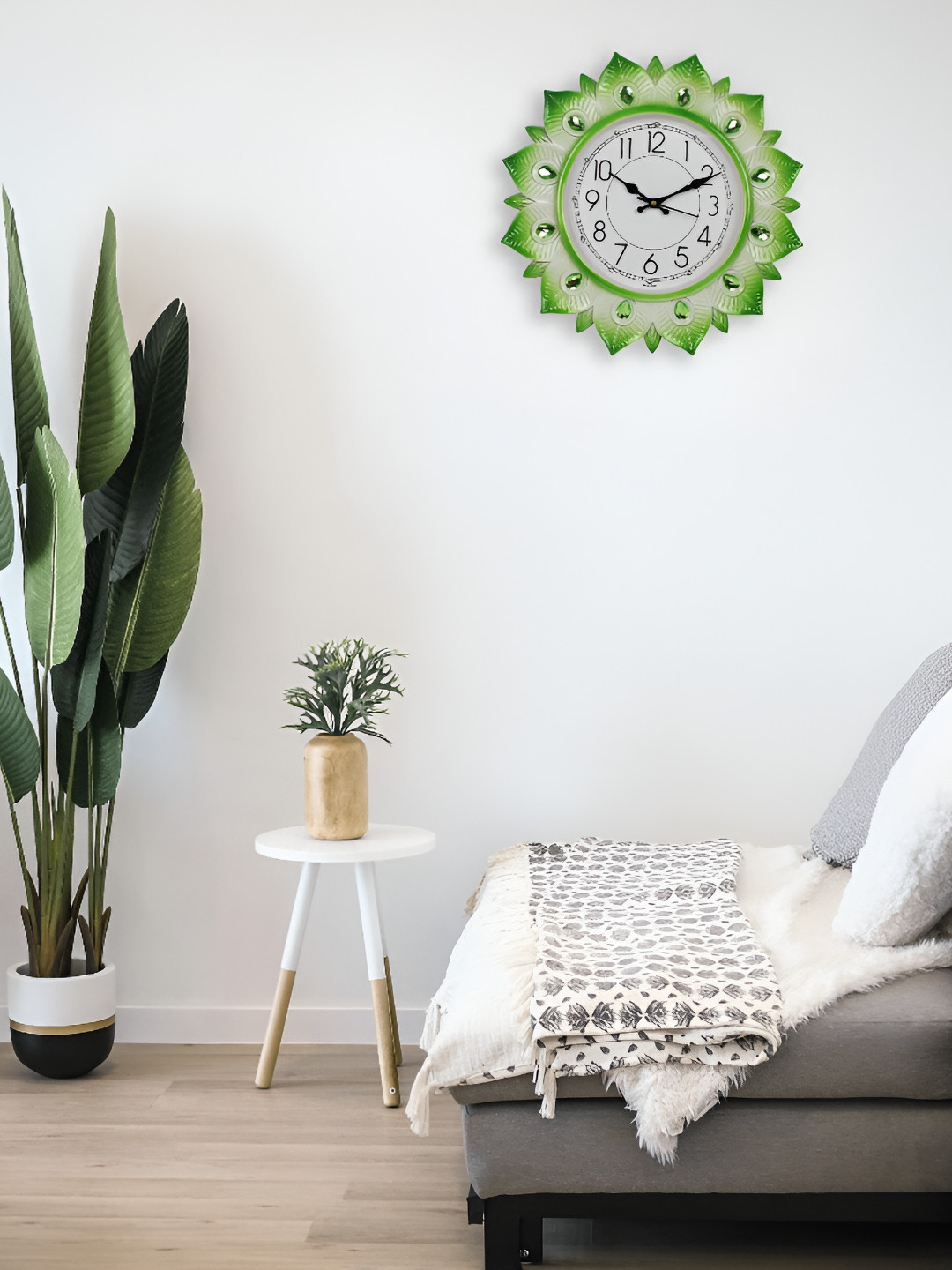 

Sigaram Green & White Textured Analogue Contemporary Wall Clock