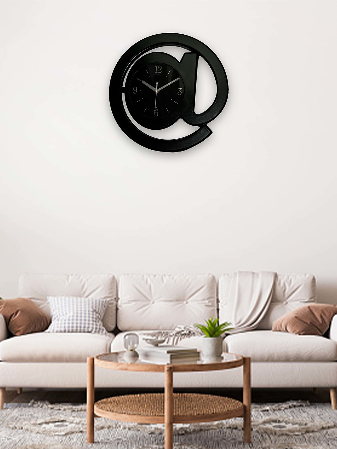 

Sigaram Black Round Regular Wall Clock