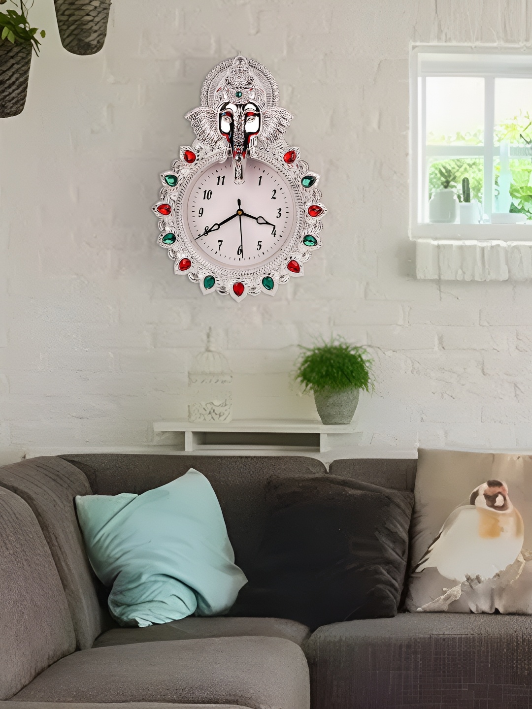 

Sigaram Silver-Toned Round Shaped Contemporary Analogue Wall Clock