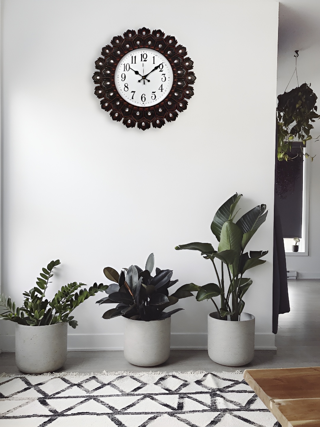

Sigaram Maroon & White Textured Analogue Contemporary Wall Clock