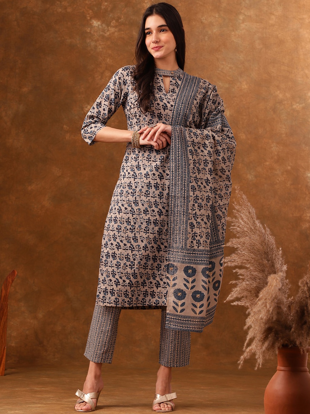 

Anouk Blue Floral Printed Keyhole Neck Regular Pure Cotton Kurta With Trousers & Dupatta