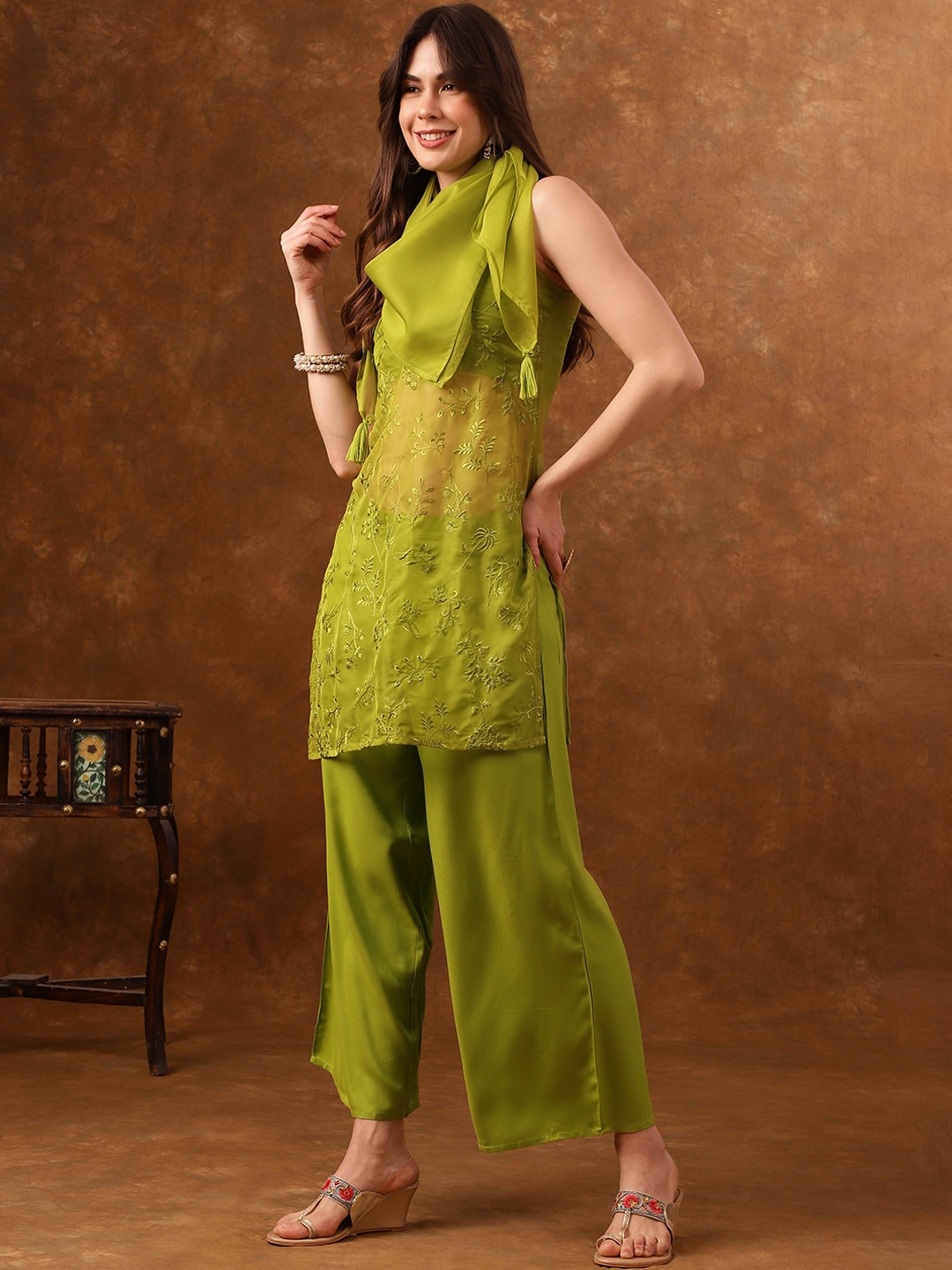 

Anouk Fluorescent Green Floral Embroidered Regular Thread Work Kurta With Palazzos & Stole