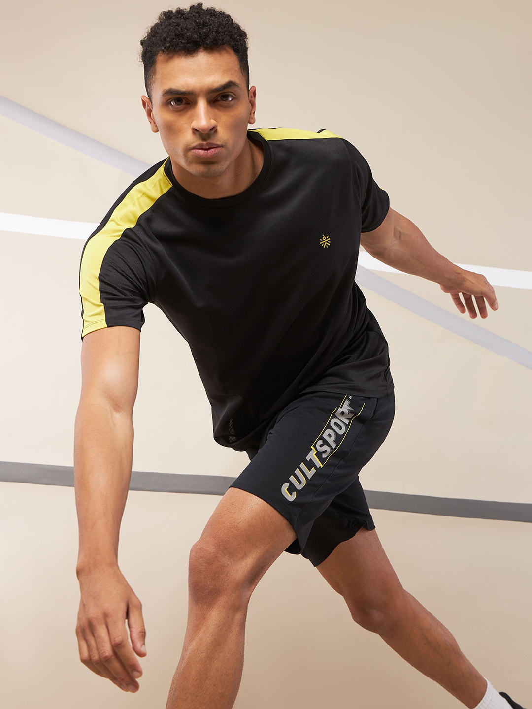 

CULT Shoulder Pop Active T-shirt, Black
