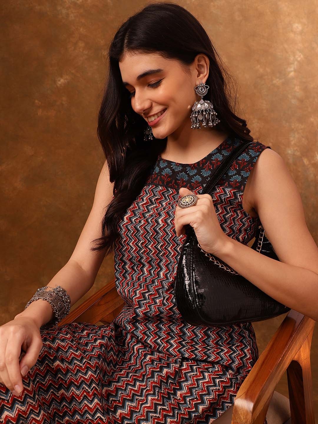 

Anouk Tribal Printed Sleeveless Straight kurta, Black