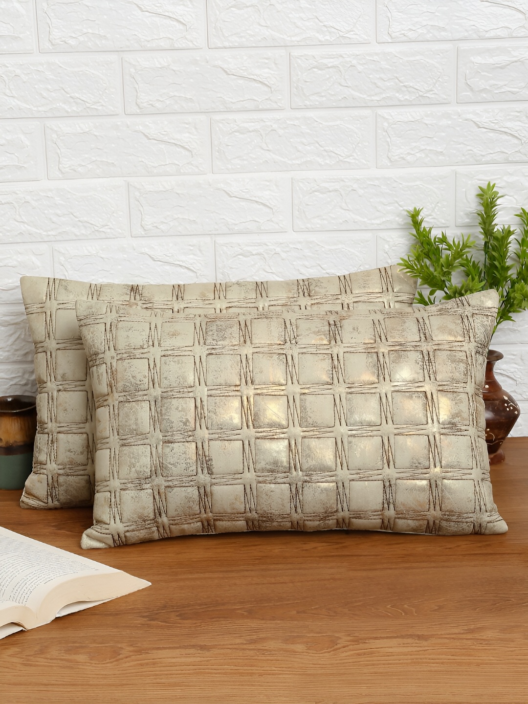 

Aura Off White & Brown 2 Pieces Geometric Textured Velvet Rectangle Cushion Covers