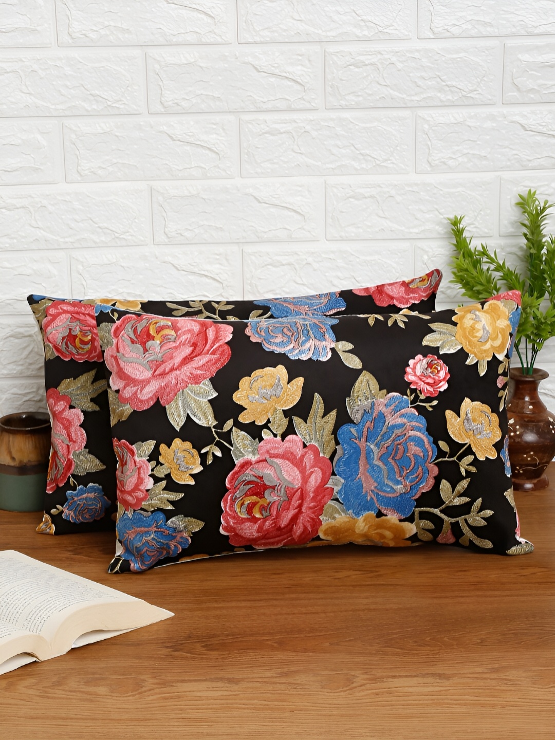 

Aura Black & Red 2 Pieces Floral Embroidered Velvet Rectangle Cushion Covers