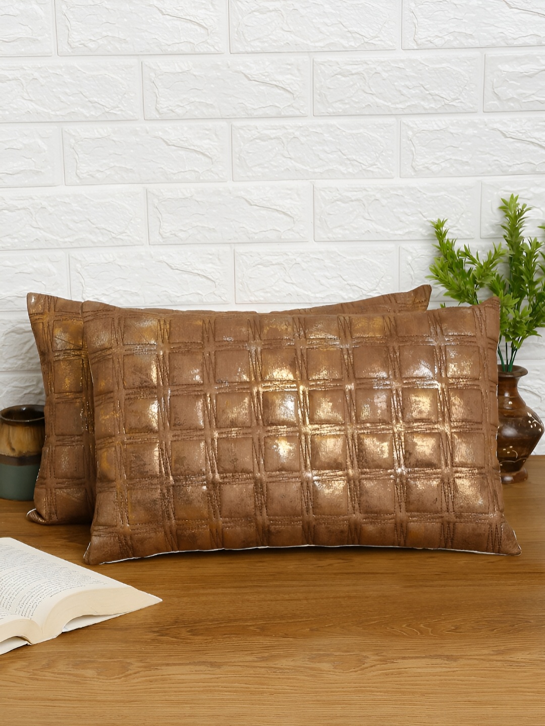 

Aura Brown 2 Pieces Textured Velvet Rectangle Cushion Covers