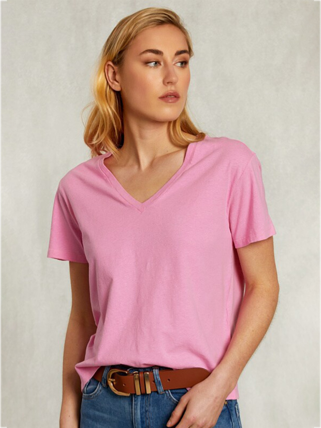 

COLOR CAPITAL V-Neck Relaxed Fit Top, Pink