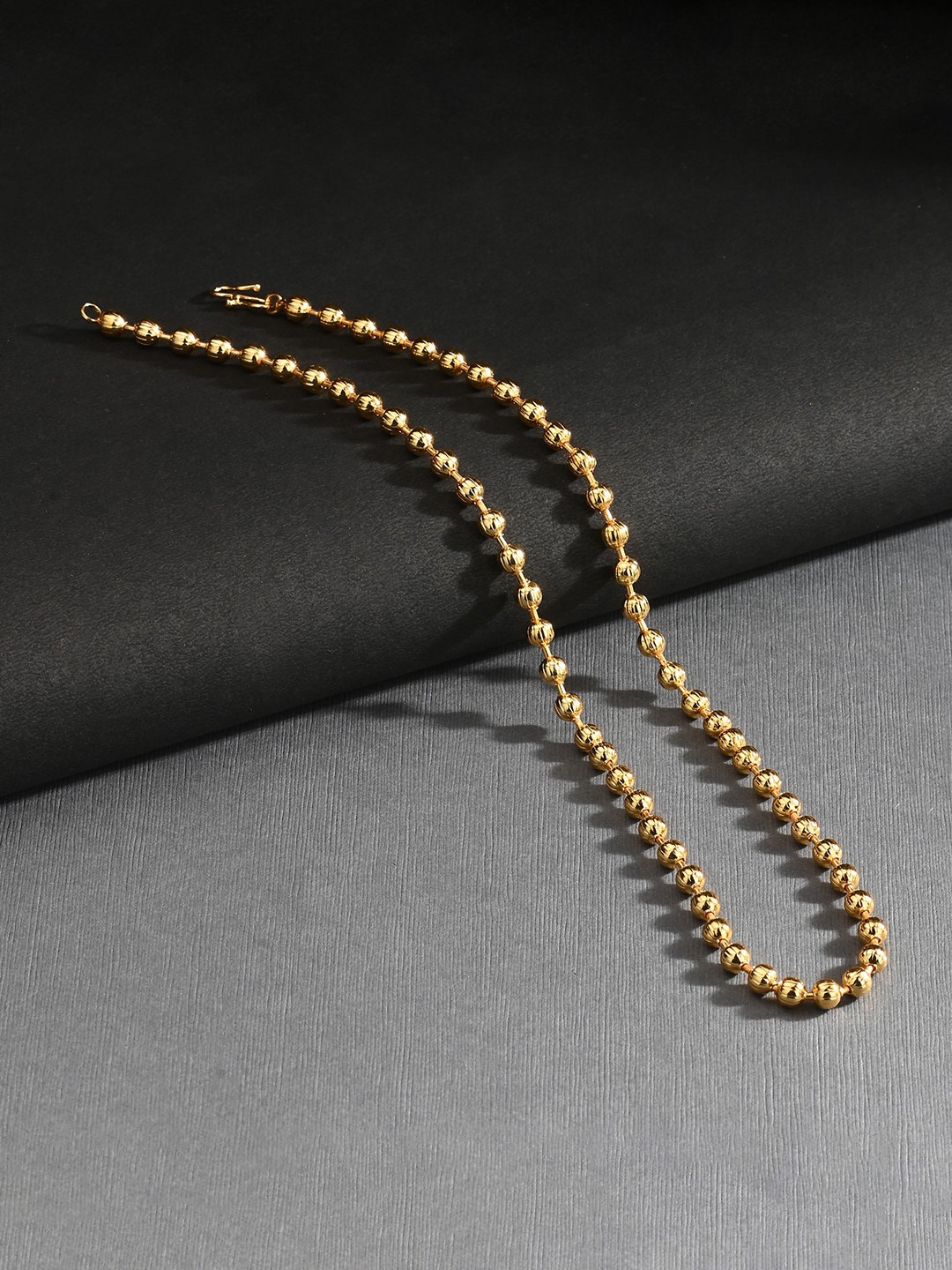 

AanyaCentric Gold-Plated Chain With Silver-Plated Anklets