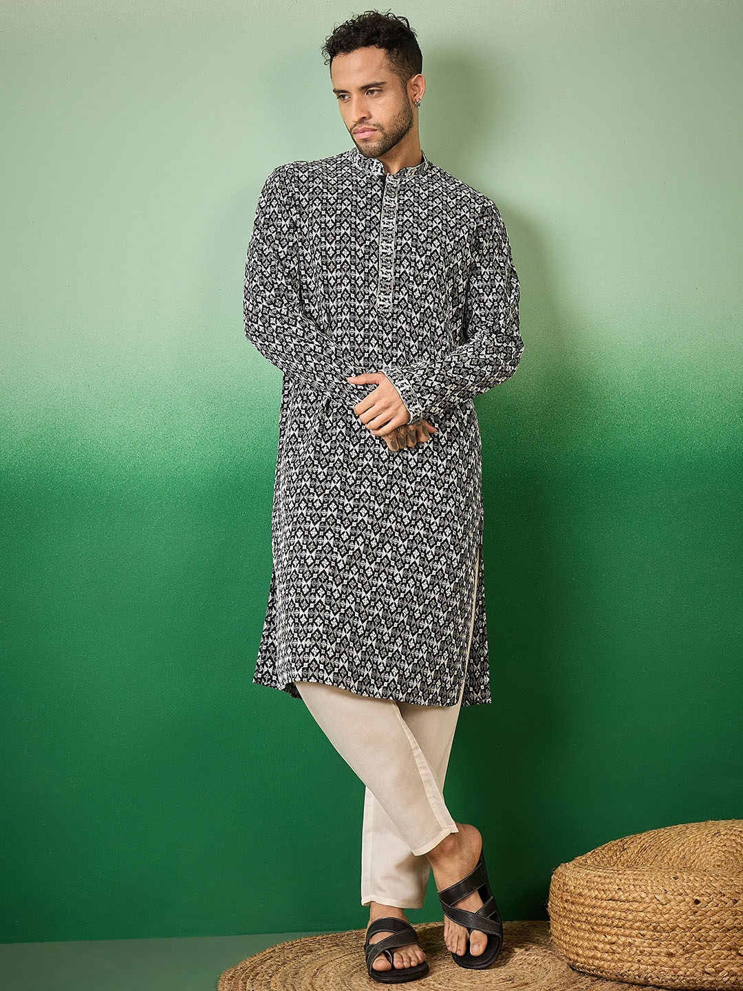 

Sangria Black Geometric Embroidered Chikankari Sequinned Cotton Straight Kurta