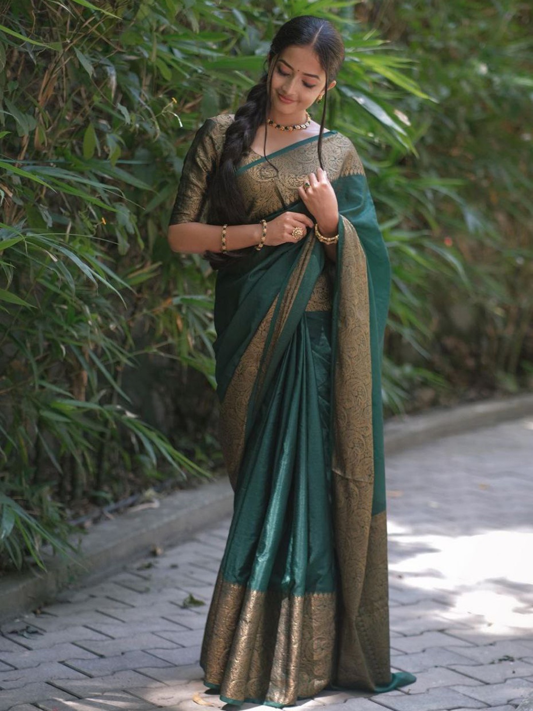

Naishu Trendz Zari Pure Silk Kanjeevaram Saree, Green
