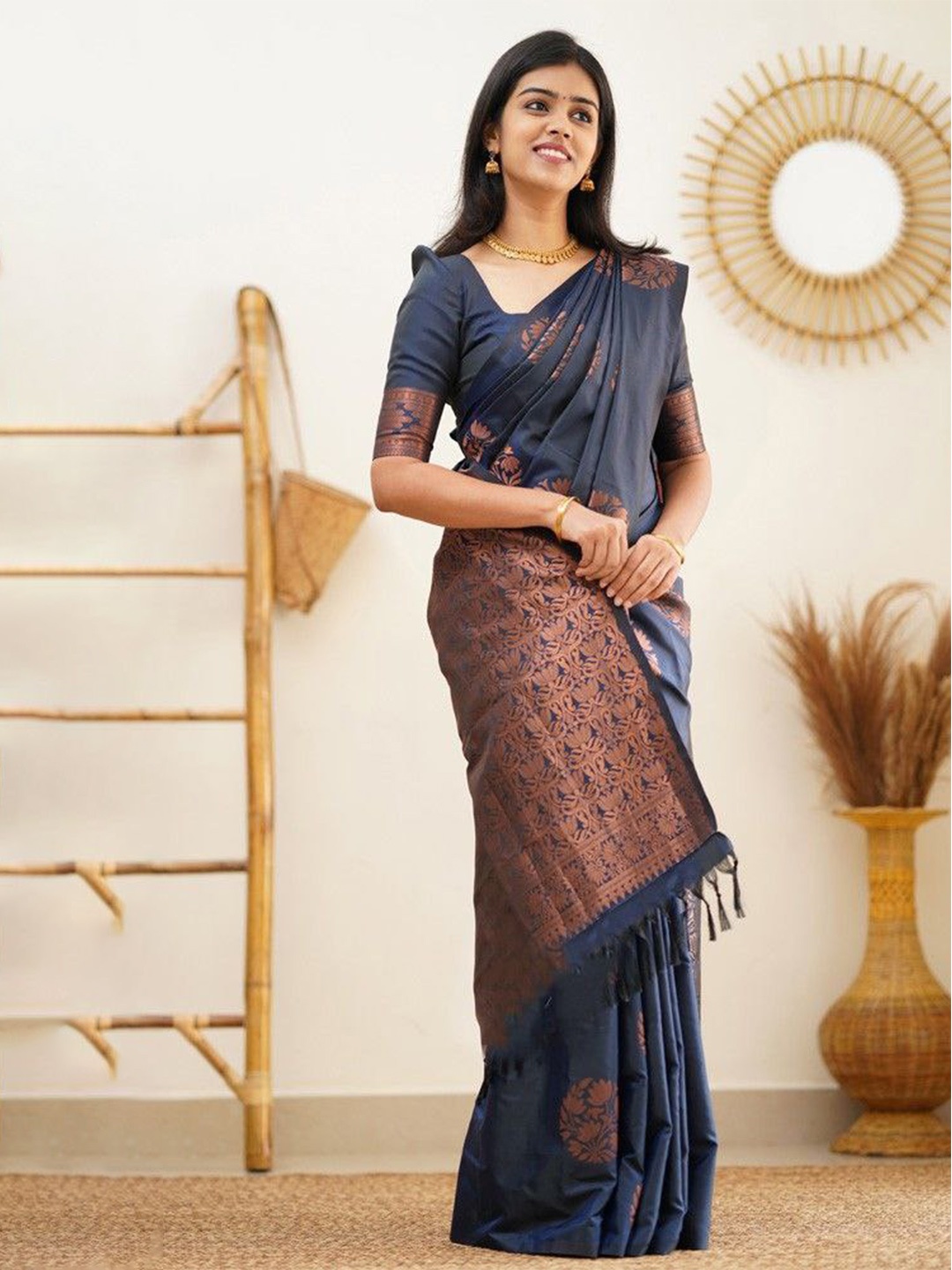 

Naishu Trendz Ethnic Motifs Woven Design Zari Pure Silk Kanjeevaram Saree, Navy blue