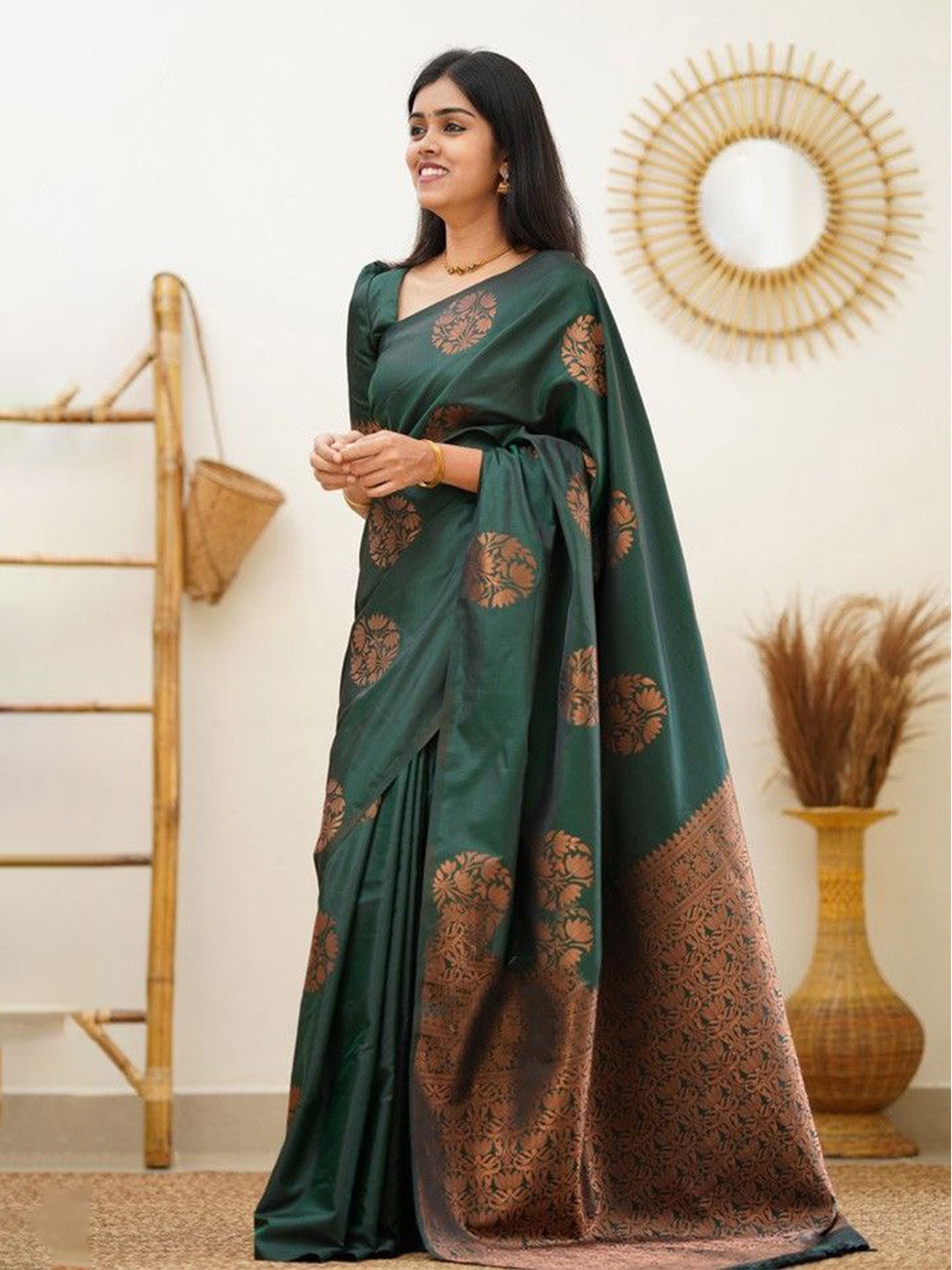 

Naishu Trendz Ethnic Motifs Woven Design Zari Pure Silk Kanjeevaram Saree, Green