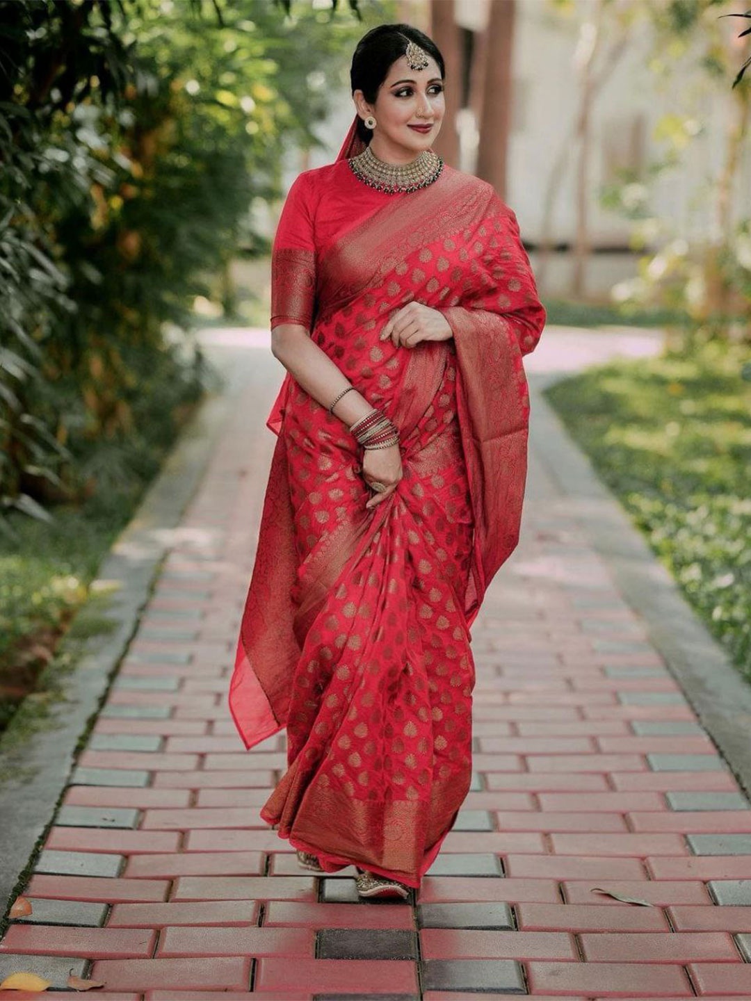 

Naishu Trendz Ethnic Motifs Woven Design Zari Pure Silk Kanjeevaram Saree, Pink