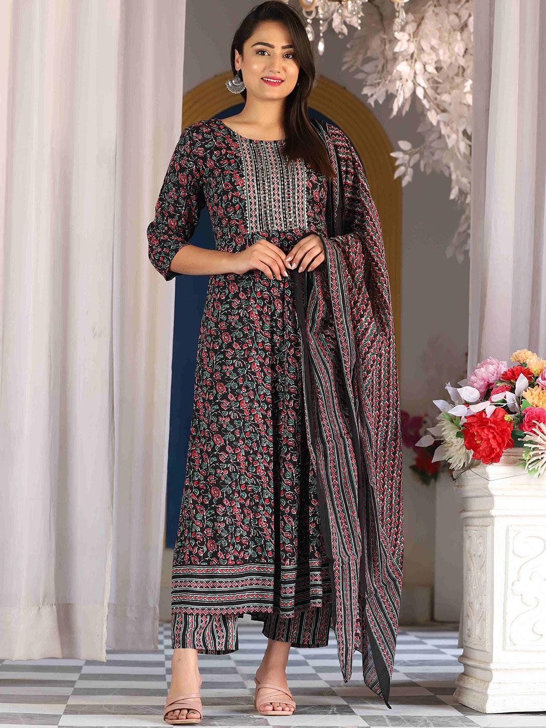 

DARVIKAA COLLECTION Ethnic Motifs Embroidered Regular Kurta With Trousers & Dupatta, Black