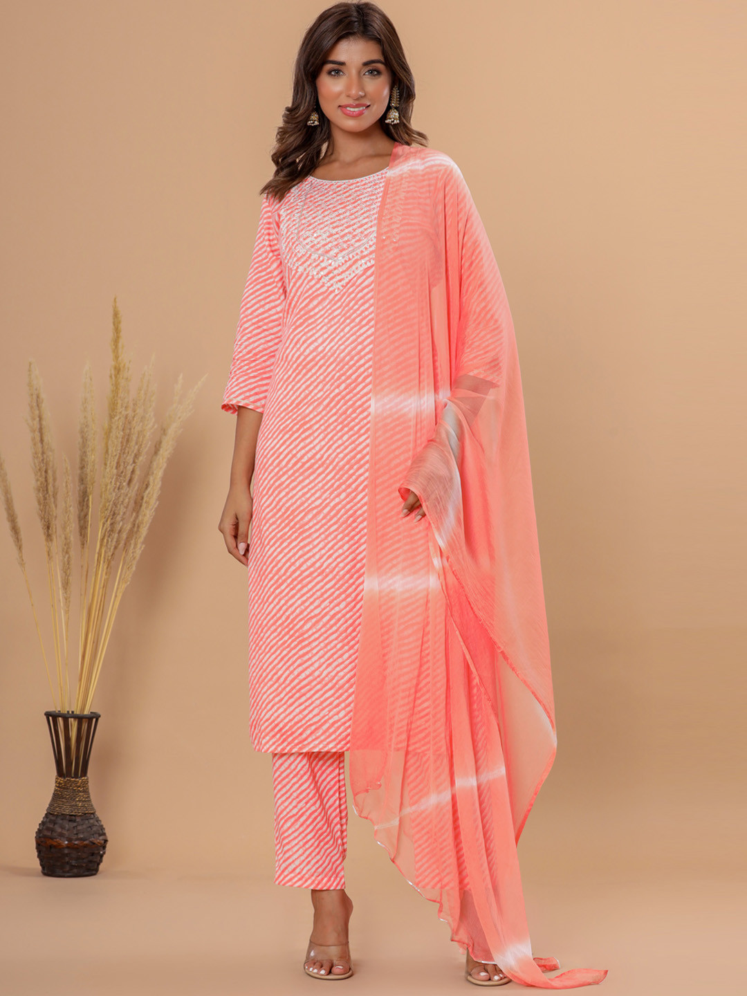 

Chandbaali Leheriya Printed Round Neck Thread Work Pure Cotton Kurta with Pyjama & Dupatta, Pink