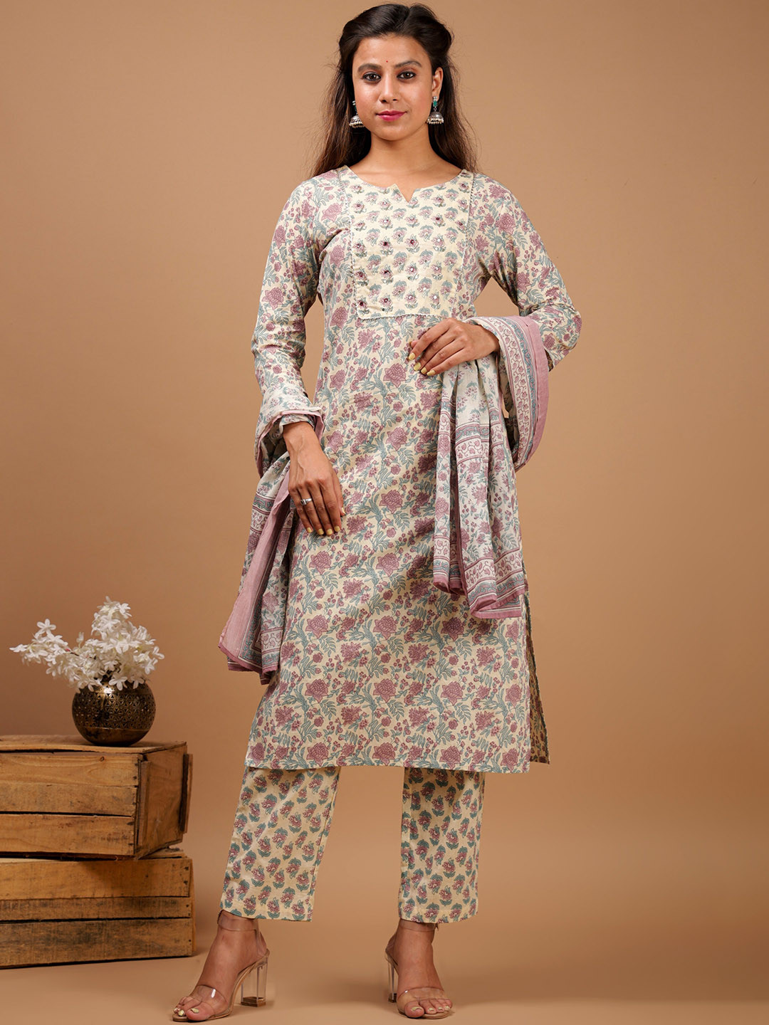 

Chandbaali Floral Printed Round Neck Sequinned Pure Cotton Kurta with Pyjamas & Dupatta, Grey