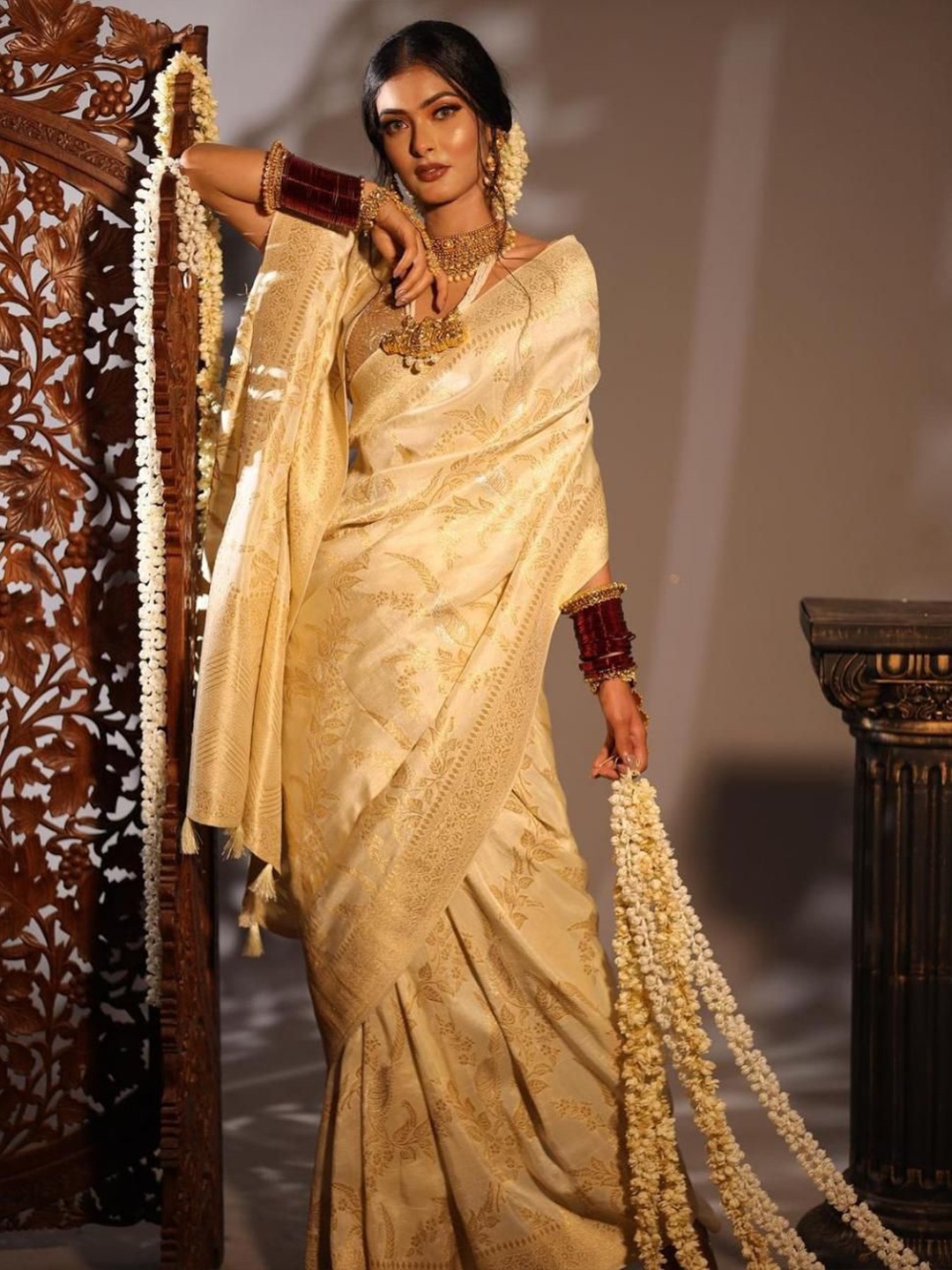 

Naishu Trendz Floral Woven Design Zari Pure Silk Kanjeevaram Saree, White