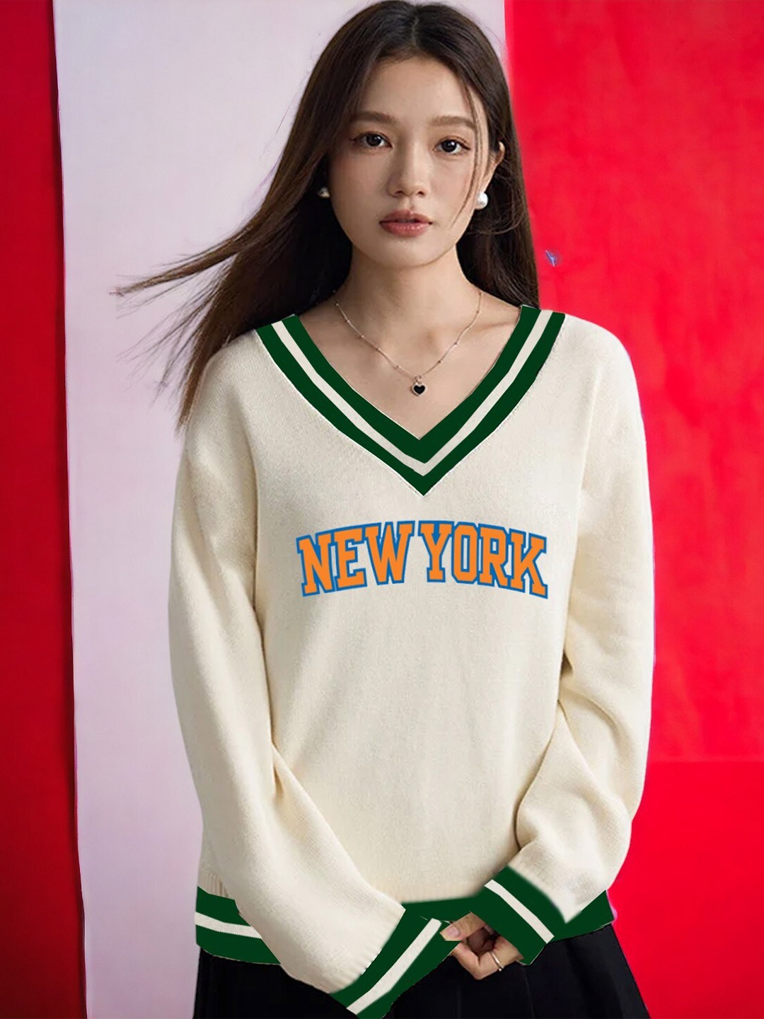 

CLAFOUTIS Varsity Printed V-Neck Drop-Shoulder Sleeves T-shirt, Off white
