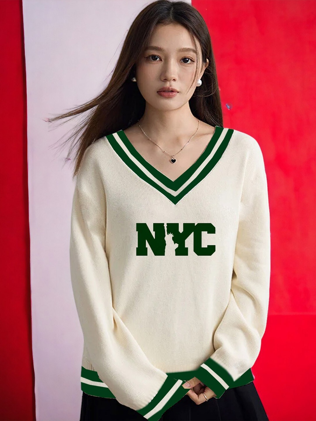 

CLAFOUTIS Varsity Printed V-Neck Drop-Shoulder Sleeves T-shirt, Off white