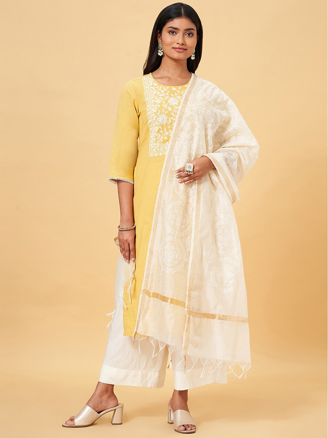 

RANGMANCH BY PANTALOONS Floral Embroidered Dupatta, Off white