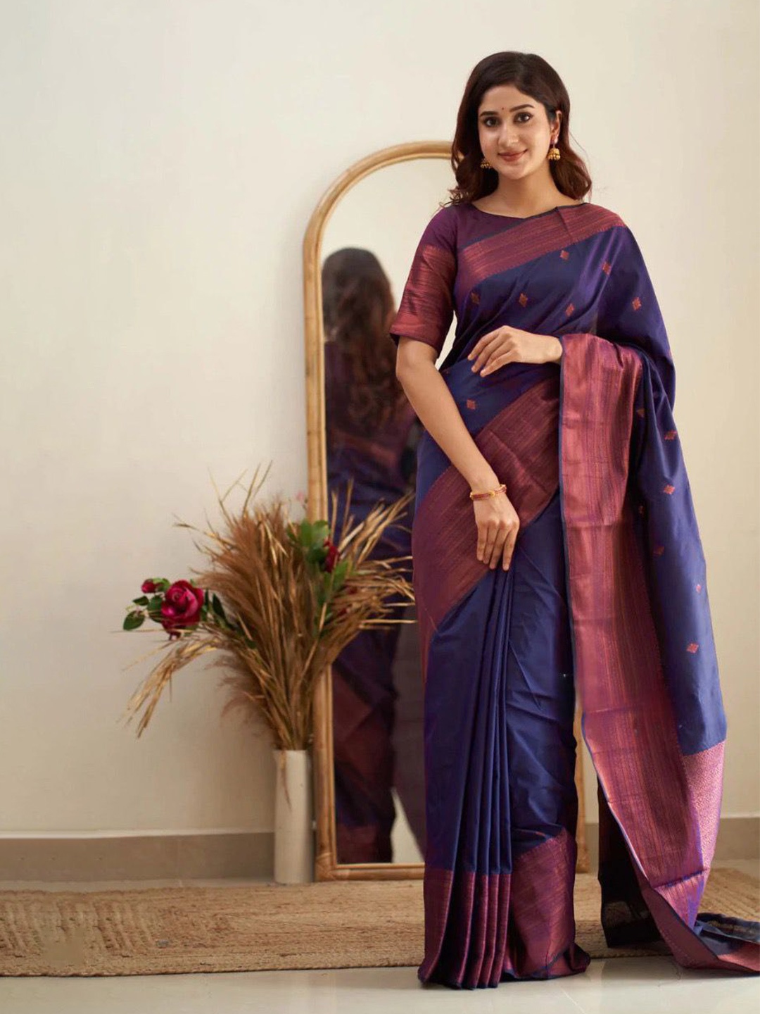 

Naishu Trendz Ethnic Motifs Woven Design Zari Pure Silk Kanjeevaram Saree, Navy blue