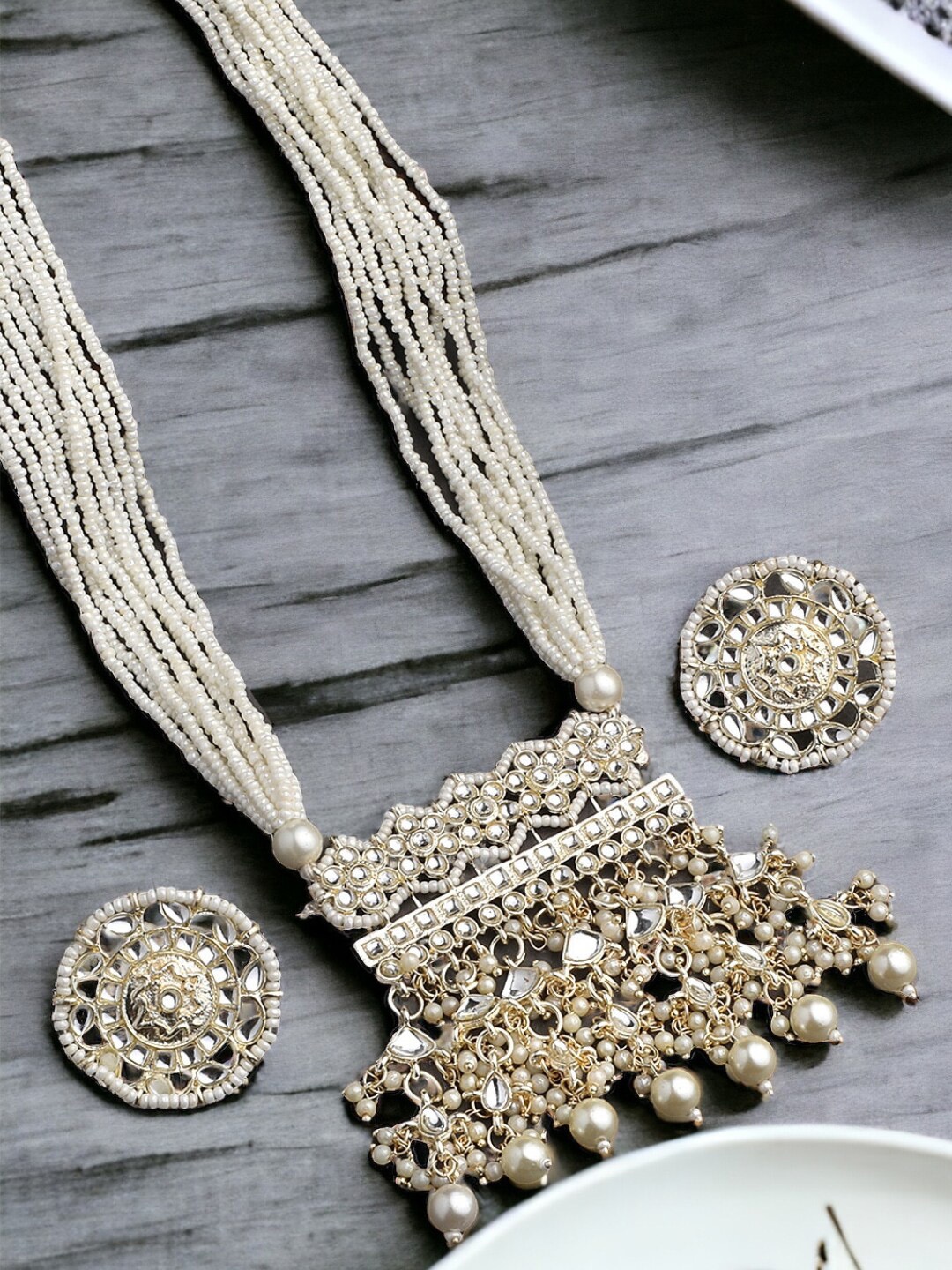 

ASMITTA JEWELLERY Gold-Plated Kundan-Studded & Beaded Jewellery Set