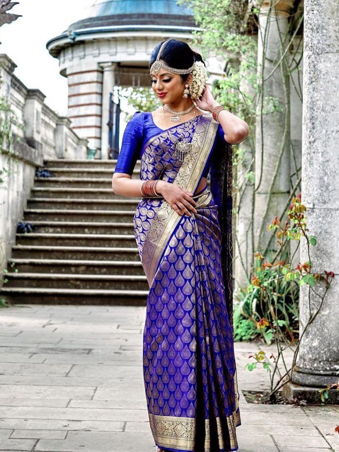 

Naishu Trendz Ethnic motifs Woven Design Zari Pure Silk Kanjeevaram Saree, Blue