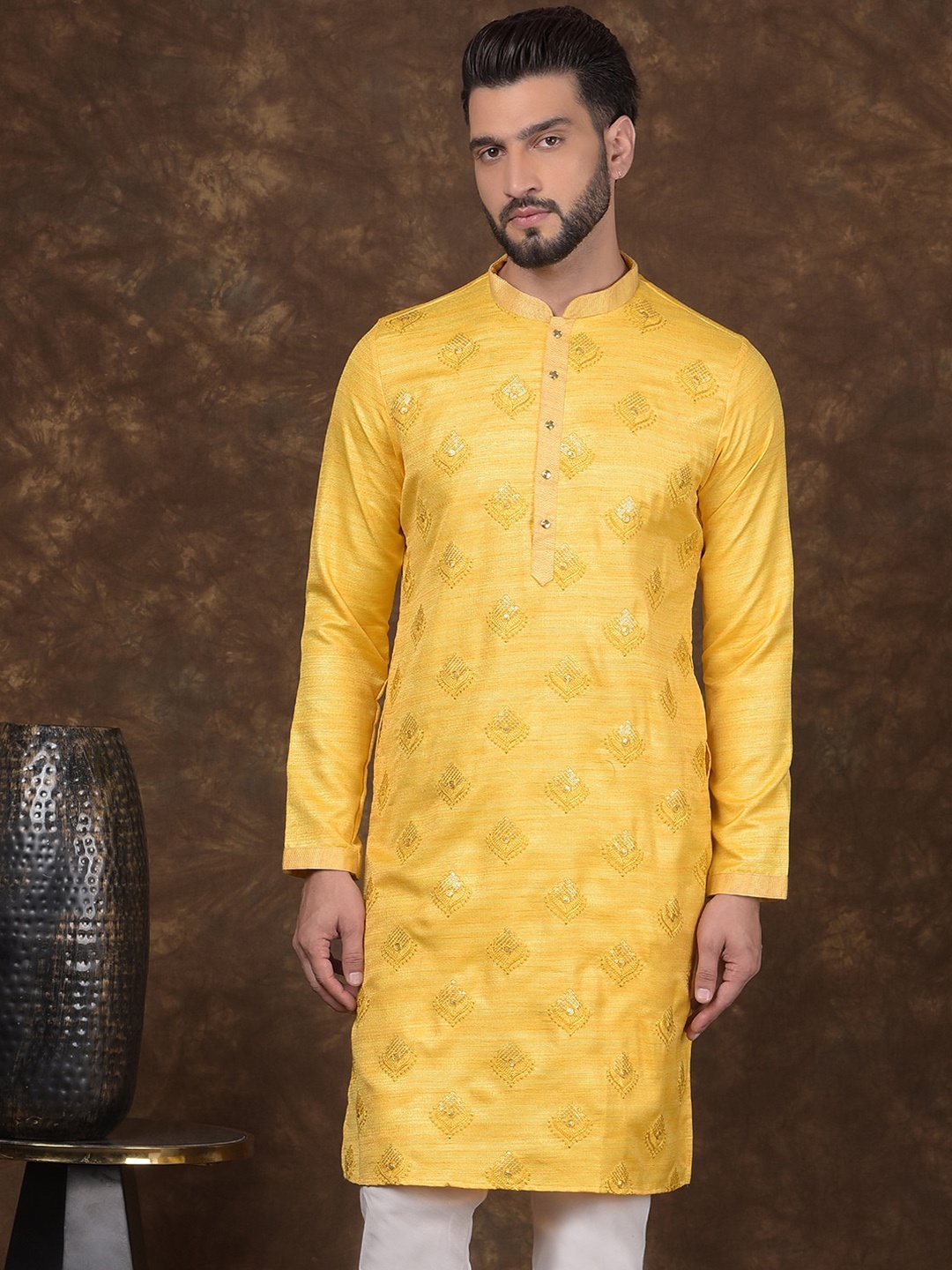 

HOUSE OF DEYANN Ethnic Motifs Embroidered Mandarin Collar Sequins Straight Kurta, Yellow