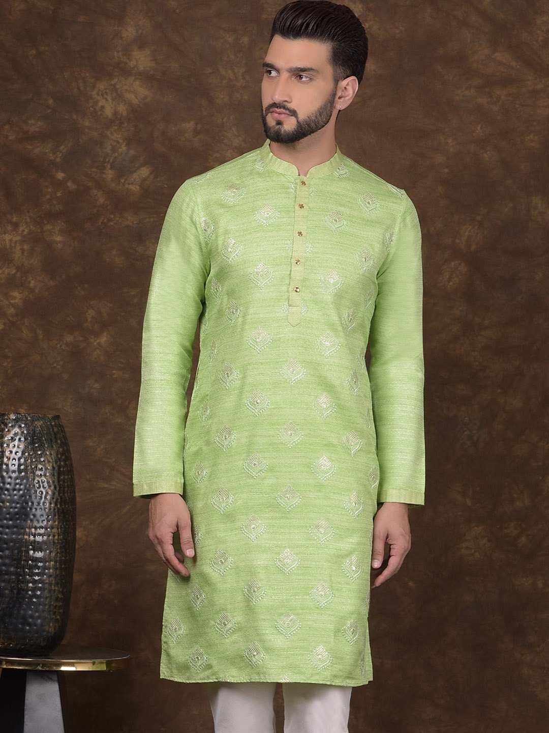 

HOUSE OF DEYANN Ethnic Motifs Embroidered Mandarin Collar Sequins Straight Kurta, Olive