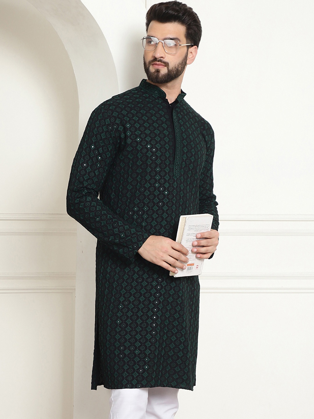 

SOJANYA Geometric Embroidered Sequinned Pure Cotton Kurta, Green