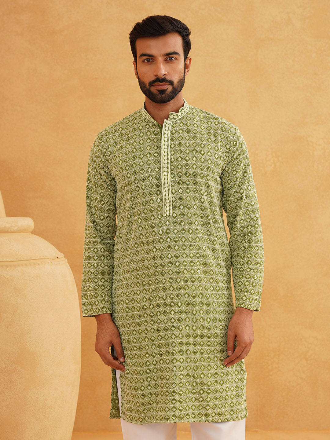 

SOJANYA Geometric Embroidered Sequinned Pure Cotton Kurta, Green