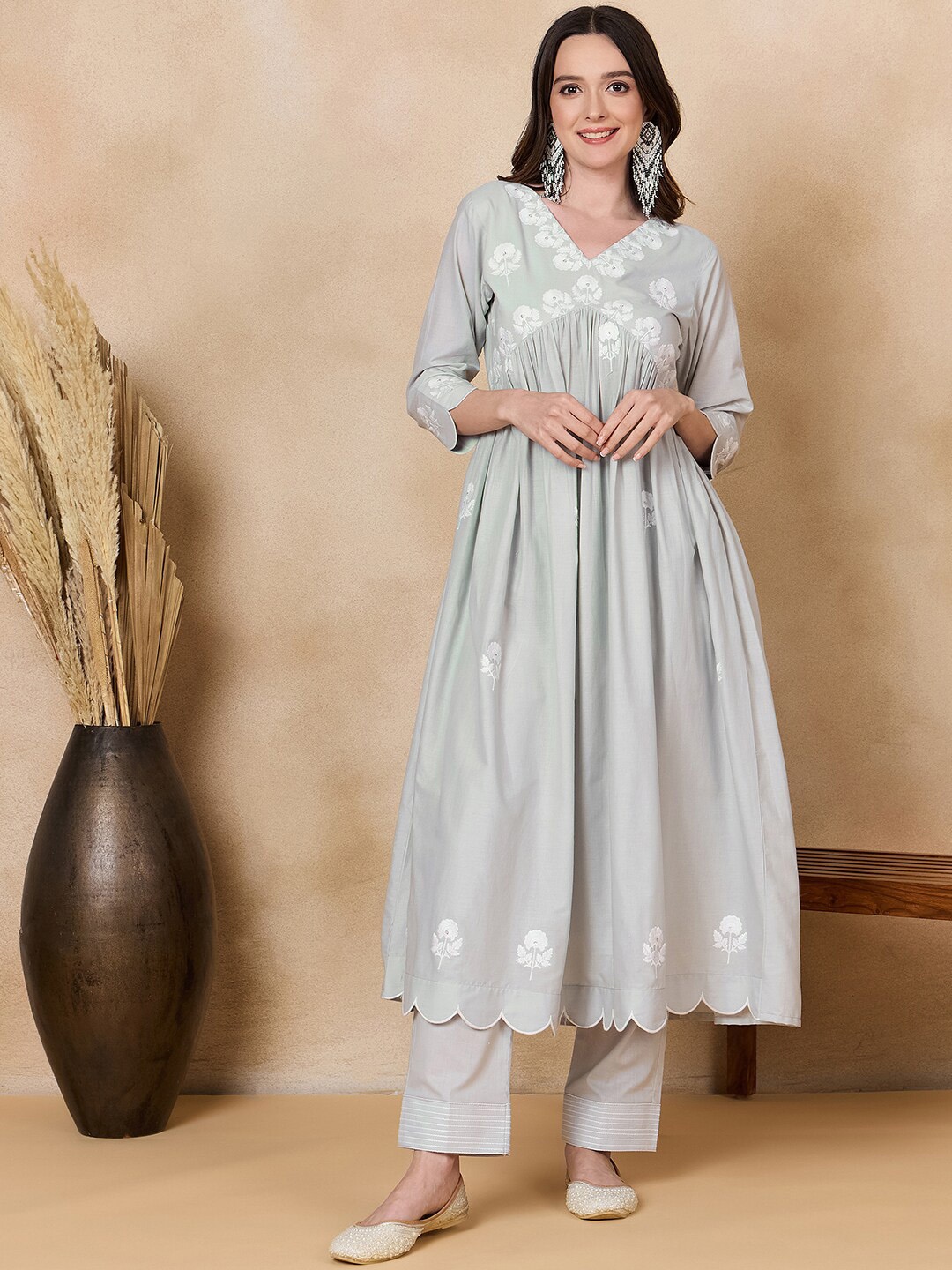 

BLACK SCISSOR Floral Embroidered Regular Sequinned Pure Cotton Kurta With Trousers, Grey