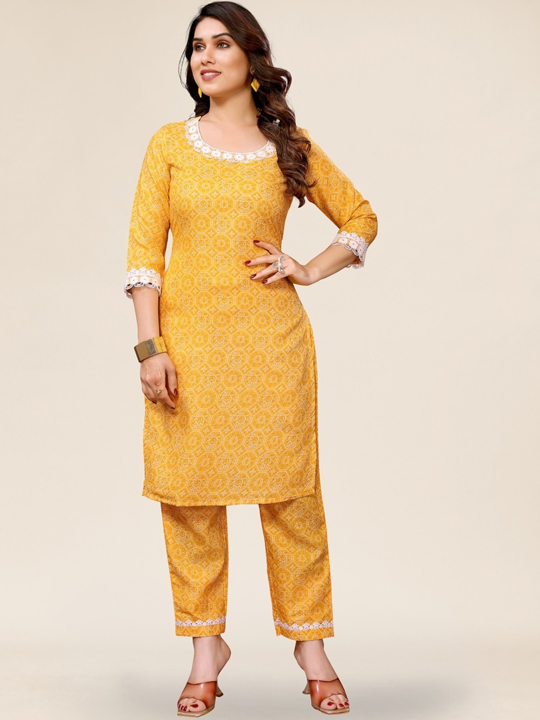 

TITANIUM SILK INDUSTRIES PVT. LTD. Geometric Printed Regular Kurta With Trousers, Yellow