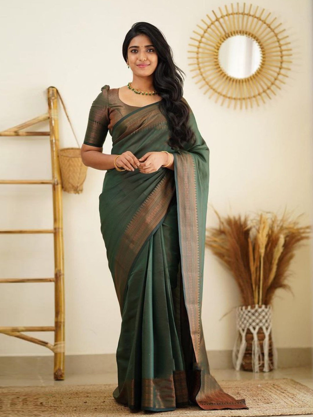 

Naishu Trendz Zari Pure Silk Kanjeevaram Saree, Green