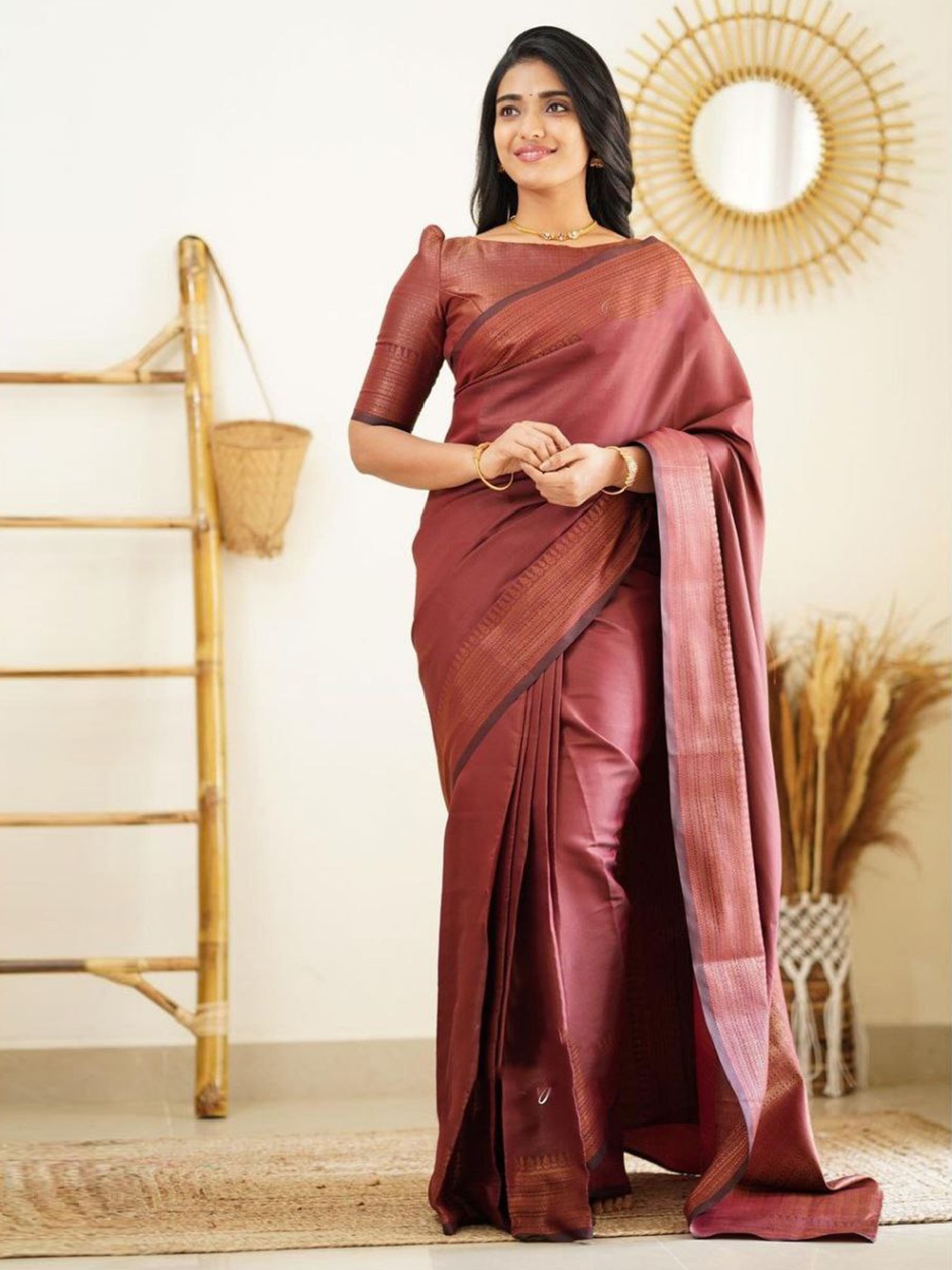 

Naishu Trendz Zari Pure Silk Kanjeevaram Saree, Maroon