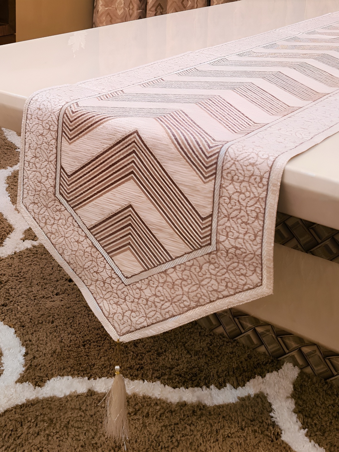 

GROKI Cream Striped Dust Proof Table Runner