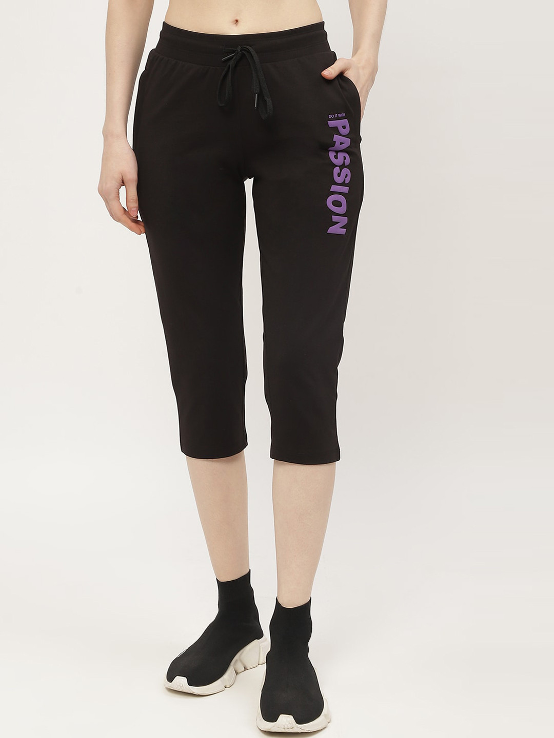 

MADAME M SECRET Women Printed Three-Fourth Length Track Pants, Black
