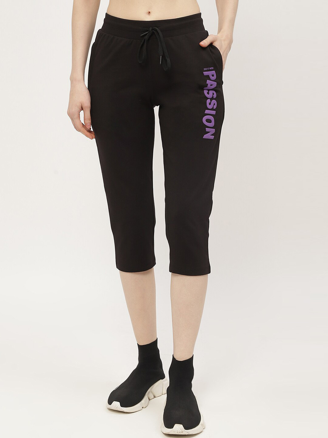 

MADAME M SECRET Women Printed Mid-Rise Three-fourth Length Track Pants, Black