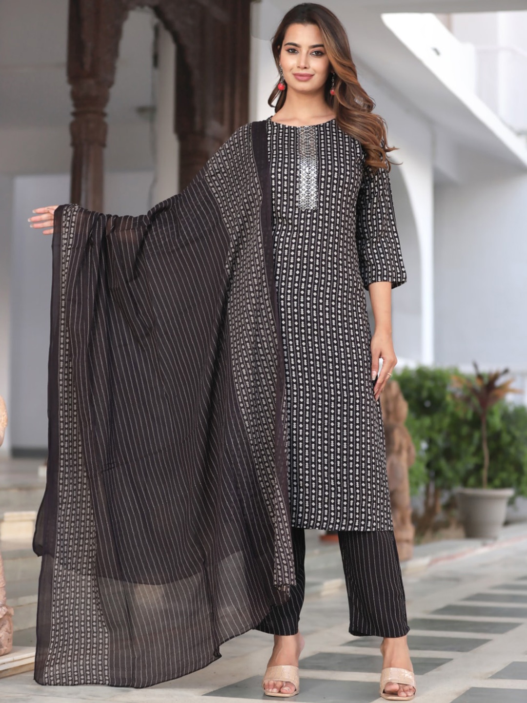 

KALINI Floral Printed Regular Kurta with Trousers & Dupatta, Black