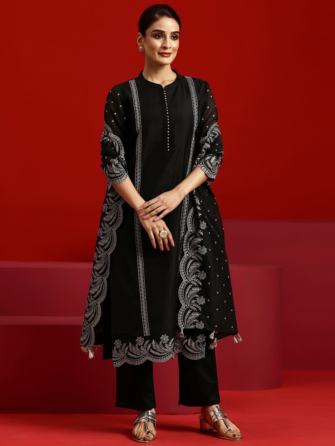 

Libas Art Floral Embroidered Mandarin Collar Kurta with Trousers & Dupatta, Black