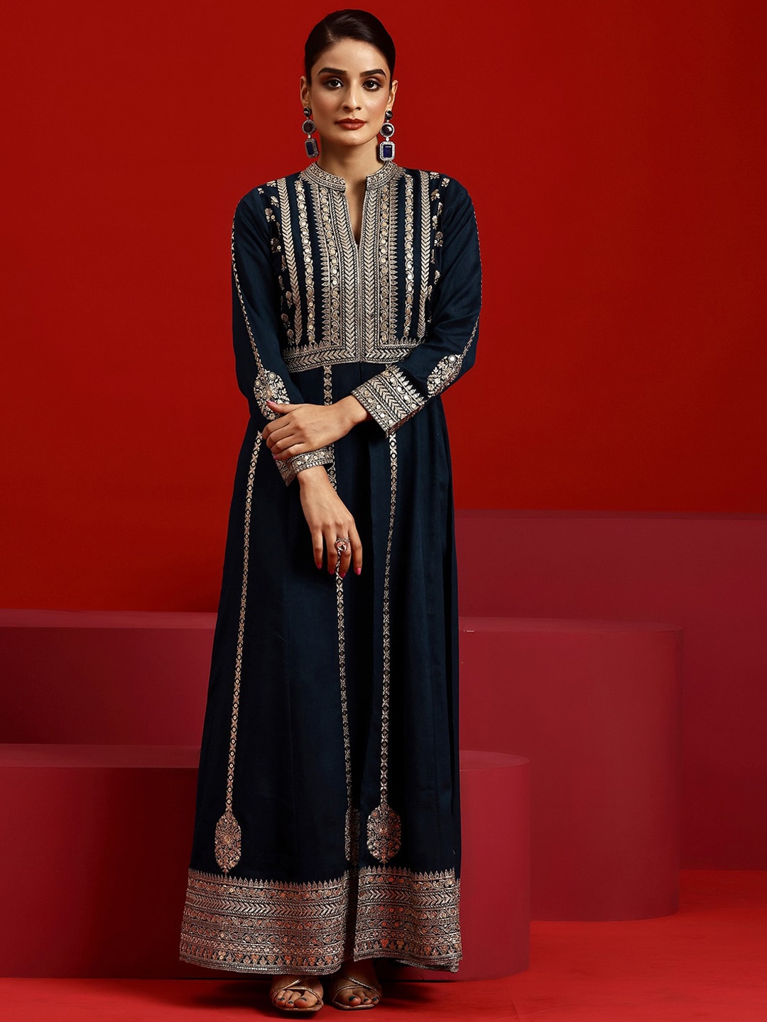 

Libas Art Floral Embroidered Mandarin Collar Straight Kurta with Trousers & Dupatta, Navy blue