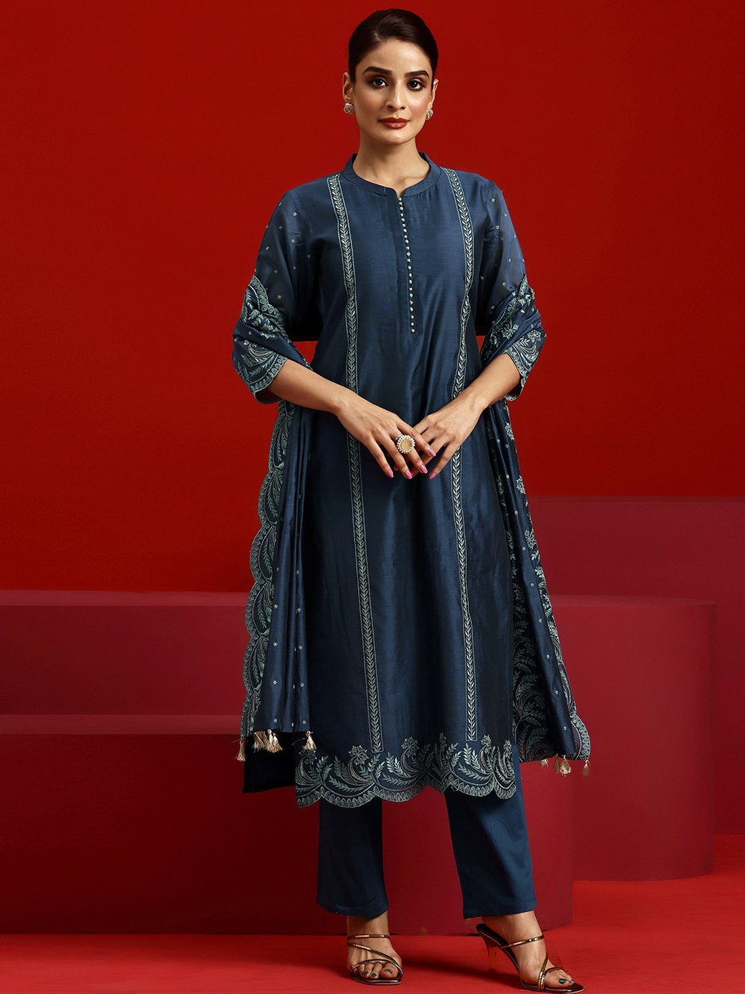 

Libas Art Ethnic Motifs Embroidered Mandarin Collar Kurta with Trousers & Dupatta, Blue